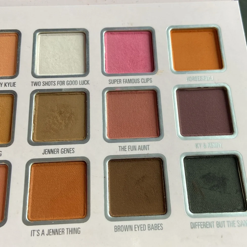 Kylie Cosmetics Kendall Palette - Pink, Orange, Gold Shades - Picture 2 of 4